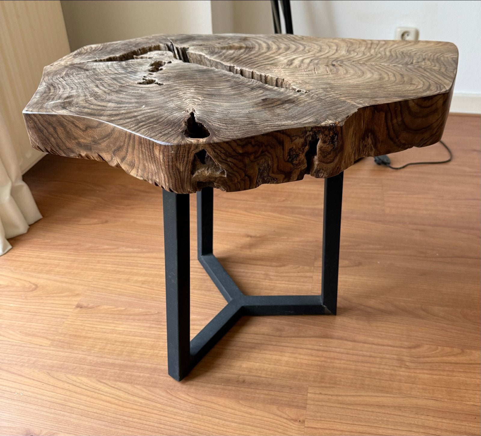 Unieke Bijzettafel: Boomschijf met Stalen Onderstel, Ophalen, Minder dan 45 cm, Minder dan 55 cm, Gebruikt