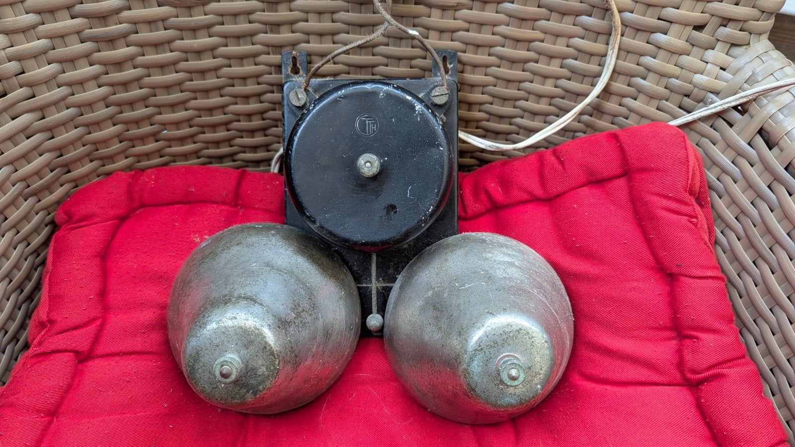 Antieke schoolbel / deurbel, Ophalen of Verzenden, Gebruikt, Bedraad