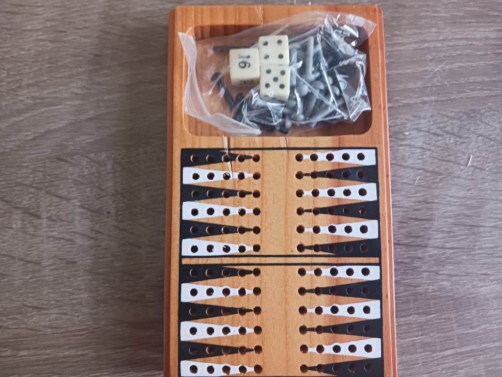 Houten Kistje met verschillende spellen, Hobby en Vrije tijd, Gezelschapsspellen | Bordspellen, Een of twee spelers, Ophalen of Verzenden