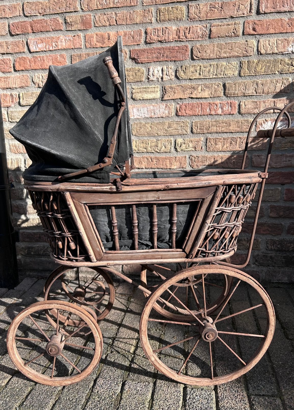 Fraaie (vrij grote) decoratieve poppenwagen, Ophalen