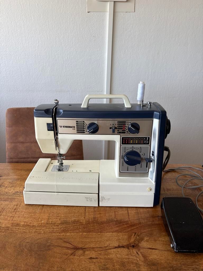 Vendomatic 248 naaimachine, Hobby en Vrije tijd, Naaimachines en Toebehoren, Ophalen, Gebruikt, Naaimachine, Overige merken