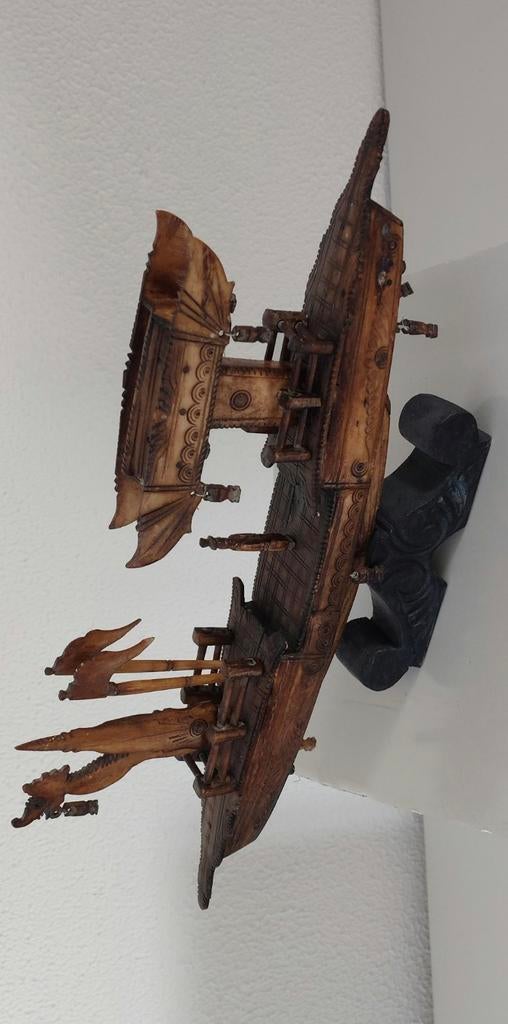 Prachtige Chinees Drakenschip
Houtsnijwerk Voor € 95, Antiek en Kunst, Kunst | Beelden en Houtsnijwerken, Ophalen of Verzenden