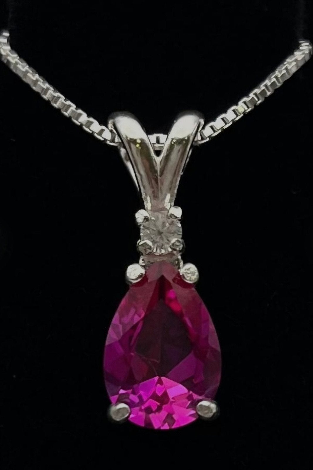 NIEUWE Halsketting met 2,5 karaat roze saffier, Ophalen, Nieuw, Roze, Met edelsteen
