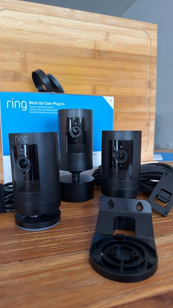 Ring Stick Up Cam Plug-In - Beveiligingscamera's (3 stuks), Audio, Tv en Foto, Videobewaking, Ophalen of Verzenden, Zo goed als nieuw