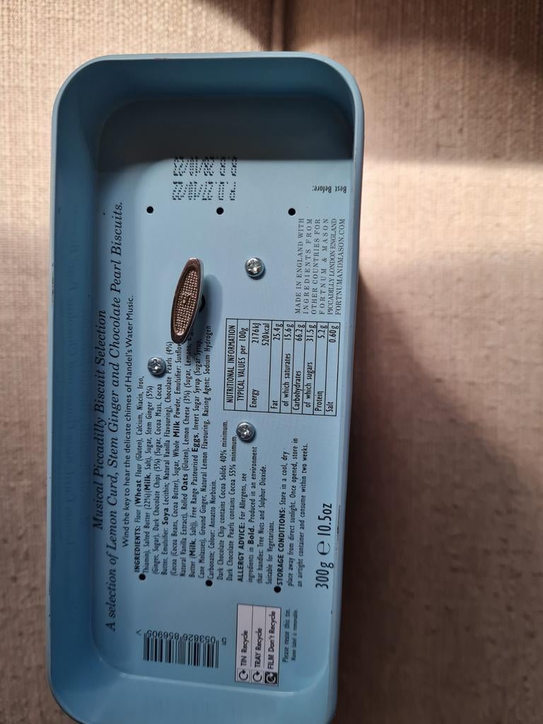 2 mooie blikken monopoly chocolade  en een Londense blik den, Ophalen of Verzenden, Gebruikt, Overige