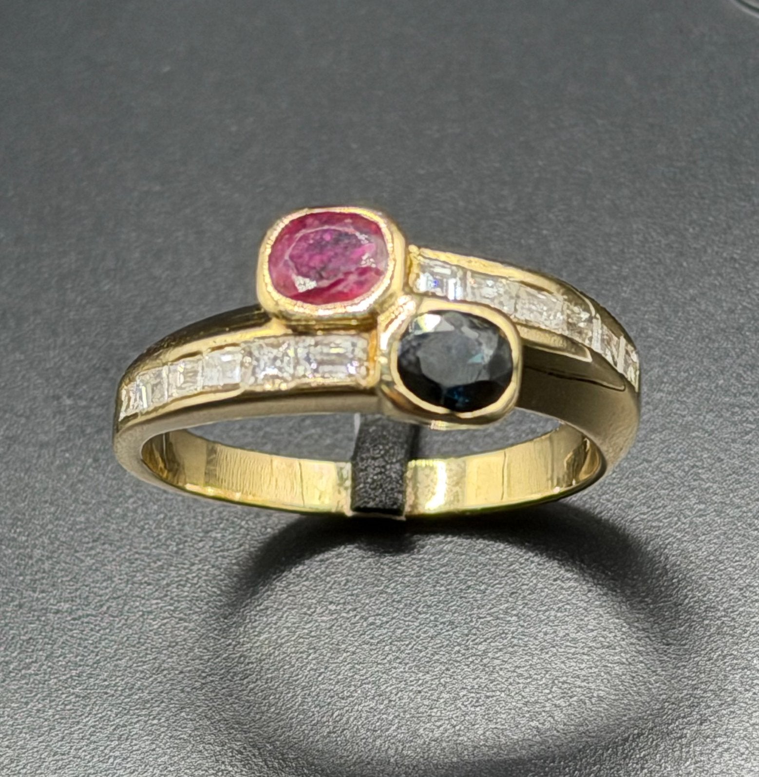18K gouden ring met natuurlijke diamant saffier robijn- 19mm, 19 tot 20, Ophalen of Verzenden, Met edelsteen, Dame