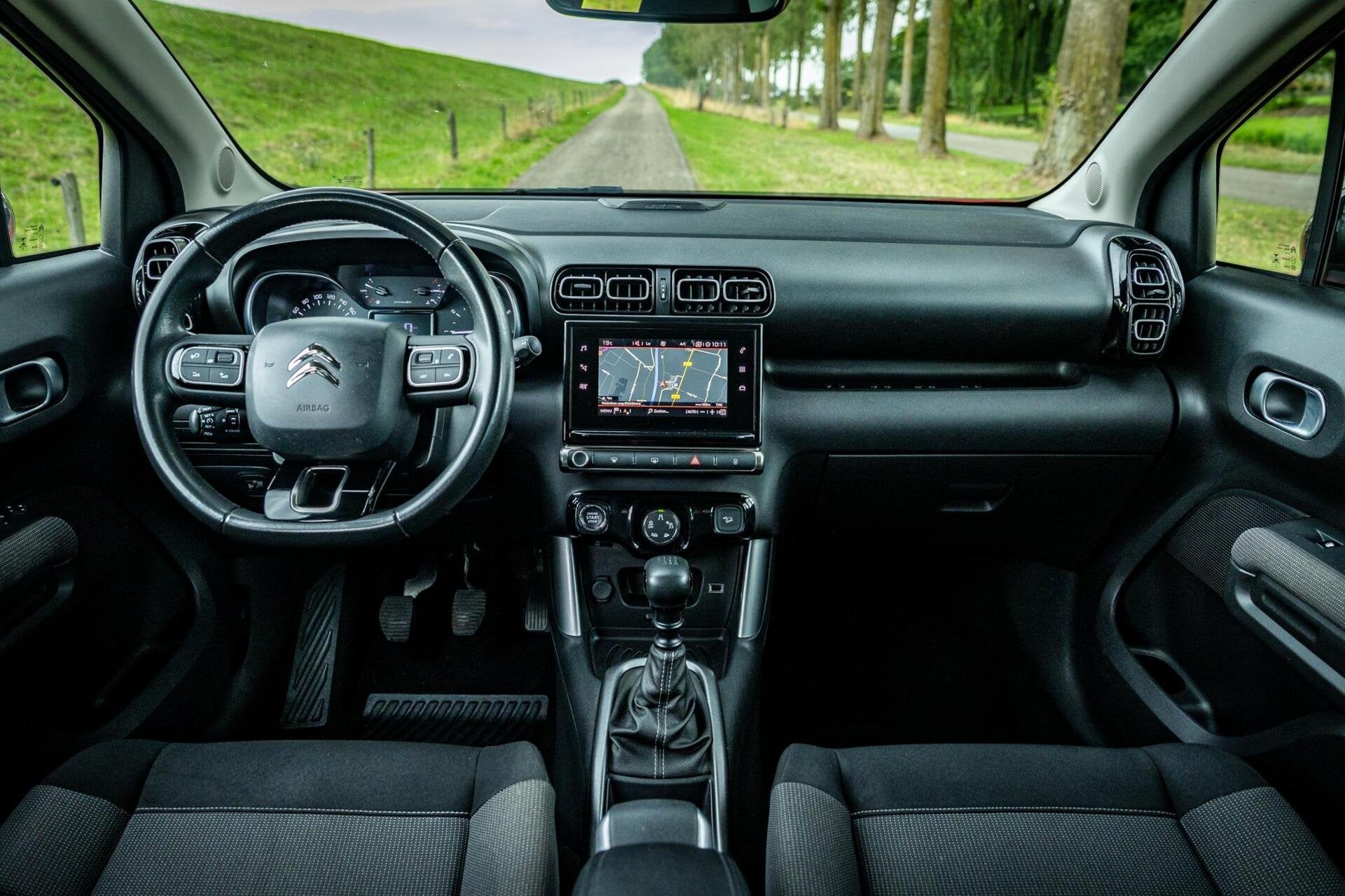 Citroen C3 Aircross 1.2 PureTech S&S Shine |Nap |Dist vv!, Voorwielaandrijving, 840 kg, Gebruikt, Euro 6