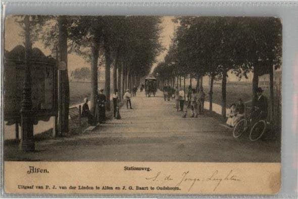 Alfen Stationsweg paardentram veel volk st vóór 1906