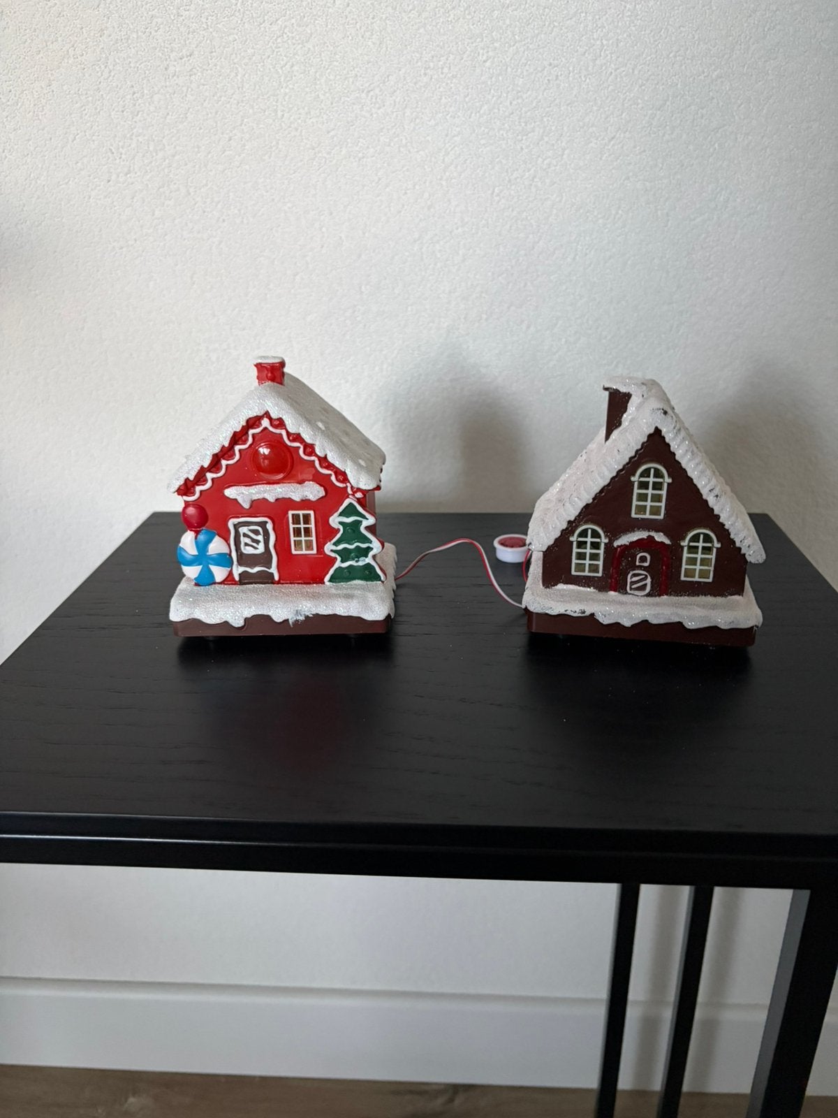 2 leuke, nieuwe kerstdorp huisjes met licht erin, Diversen, Ophalen of Verzenden, Nieuw