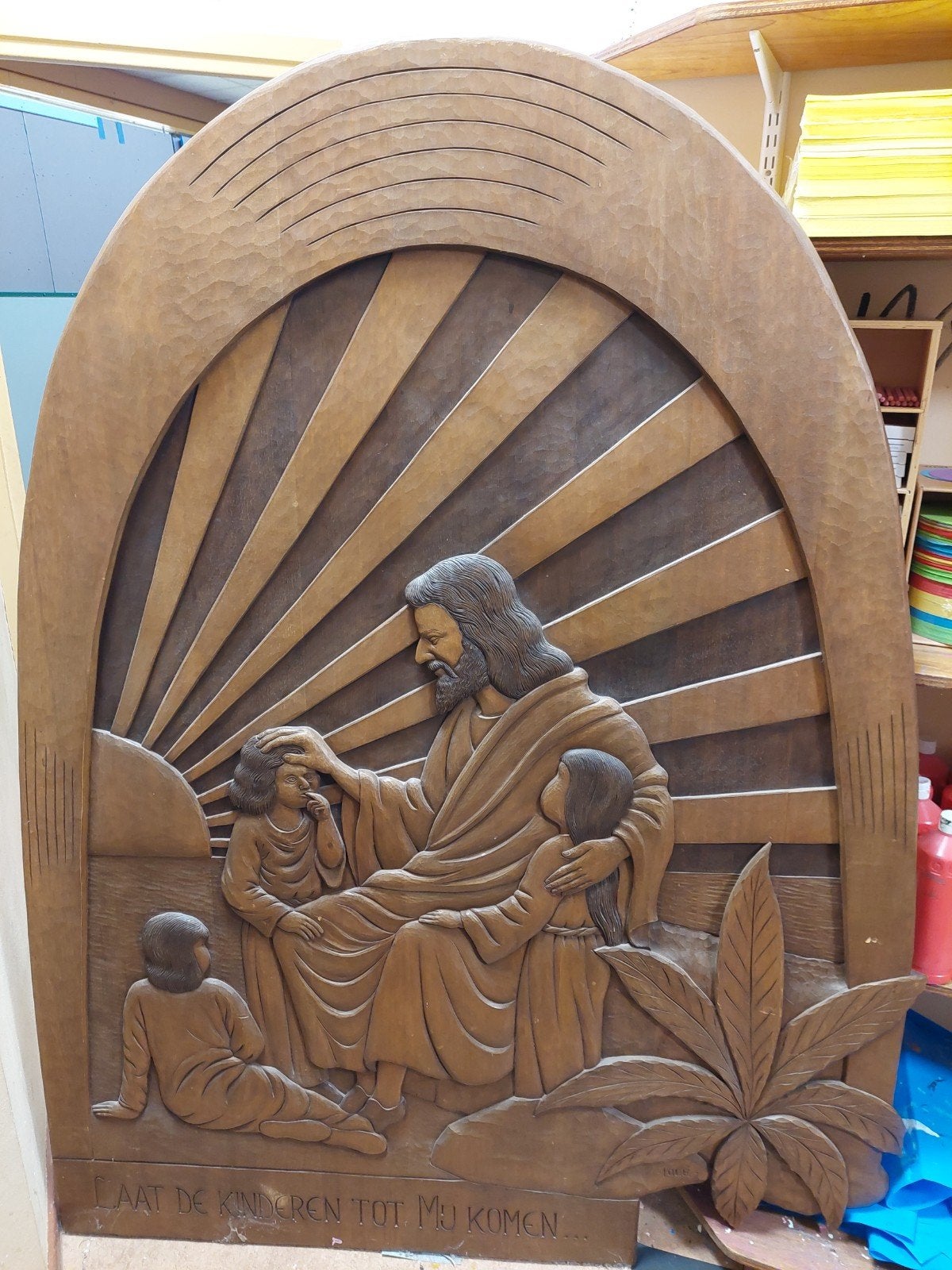 Religieus Houtsnijwerk Jezus met kinderen, Antiek en Kunst, Kunst | Beelden en Houtsnijwerken, Ophalen, Houtsnijwerk, 1 meter - 2 meter
