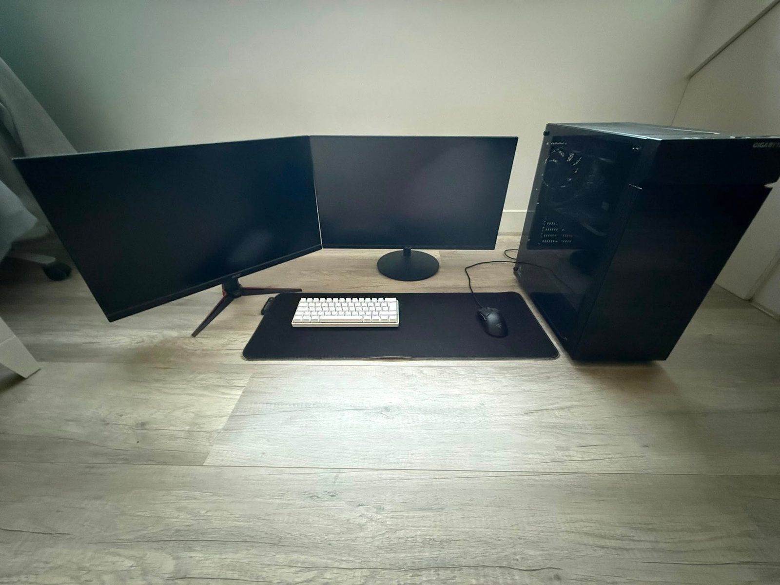 Game set-up ( 2x monitor, gaming pc, toetsenbord en muis), Ophalen, Overige genres, 1 speler, Zo goed als nieuw