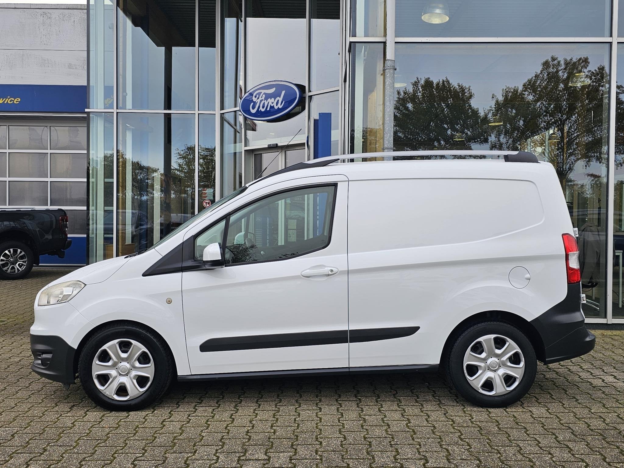 Ford Transit Courier 1.5 TDCI Trend Dealeronderhouden | Dist, Euro 5, Stof, 4 cilinders, Origineel Nederlands
