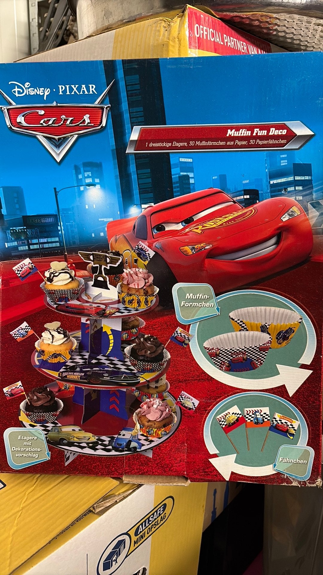 Cars cupcakes standaard, Ophalen, Zo goed als nieuw, Cupcakes