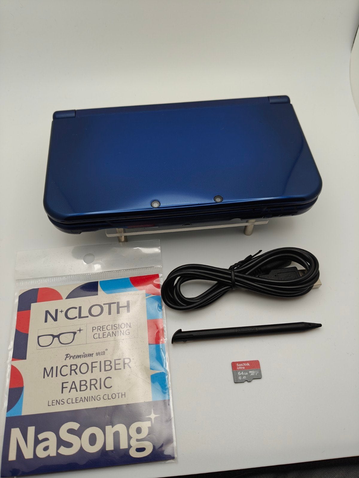 New 3DS XL Metallic Blue 64GB Sandisk Extreme+oplader+stylus, Spelcomputers en Games, Ophalen of Verzenden, Zo goed als nieuw