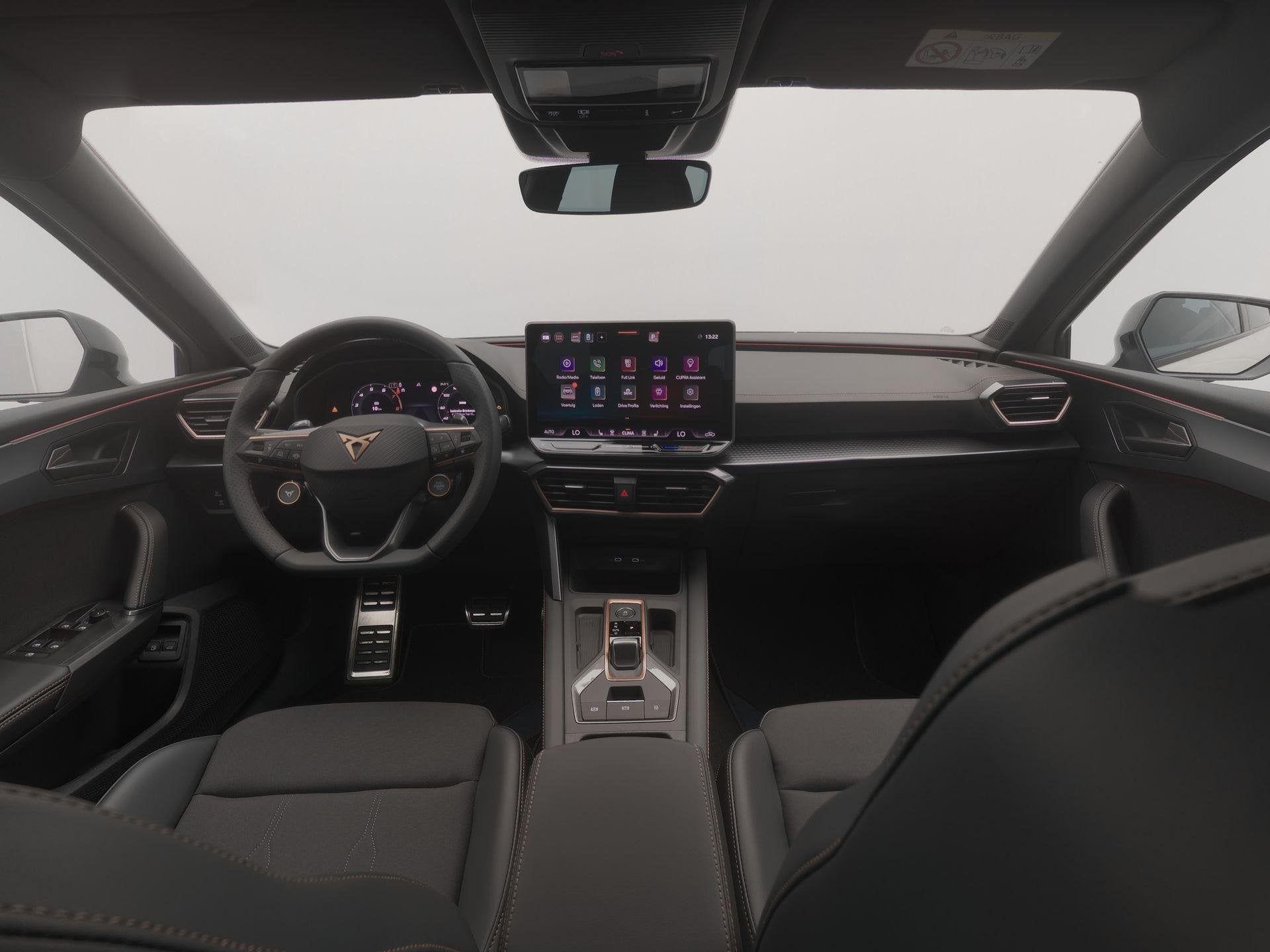 CUPRA Leon Sportstourer 1.5 TSI e-Hybrid Business 204 PK | T, Auto's, Cupra, Stof, 4 cilinders, 26 kWh, Plug-in hybride