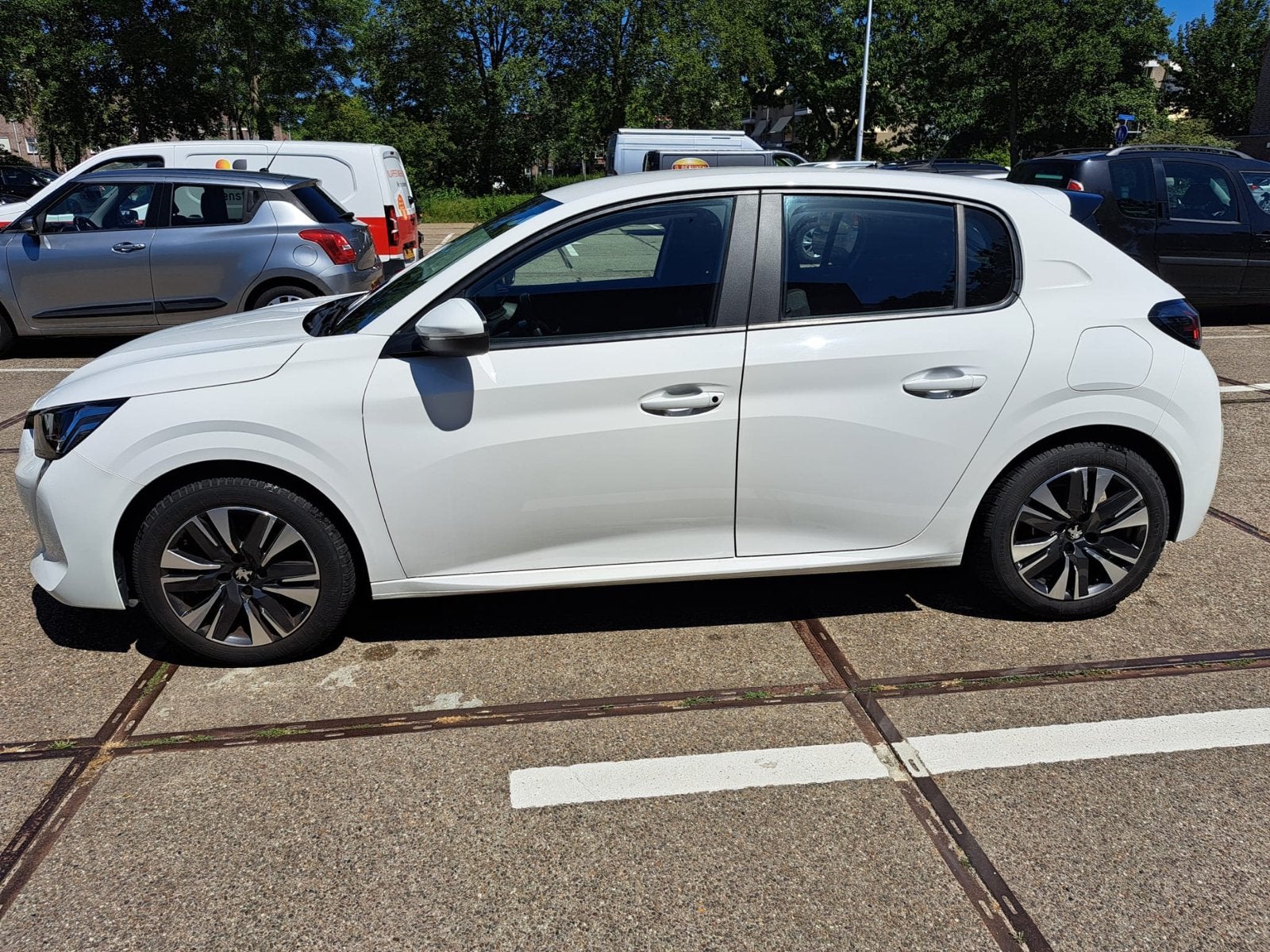 Peugeot 208 1.2 Puretech 75pk 2020 Wit, Auto's, Peugeot, Voorwielaandrijving, 1199 cc, Wit, Origineel Nederlands