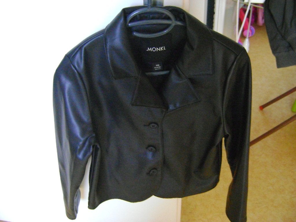 nieuw zwart jasje mt xxs van monki met knopen, Zwart, Nieuw, Ophalen of Verzenden, Monki