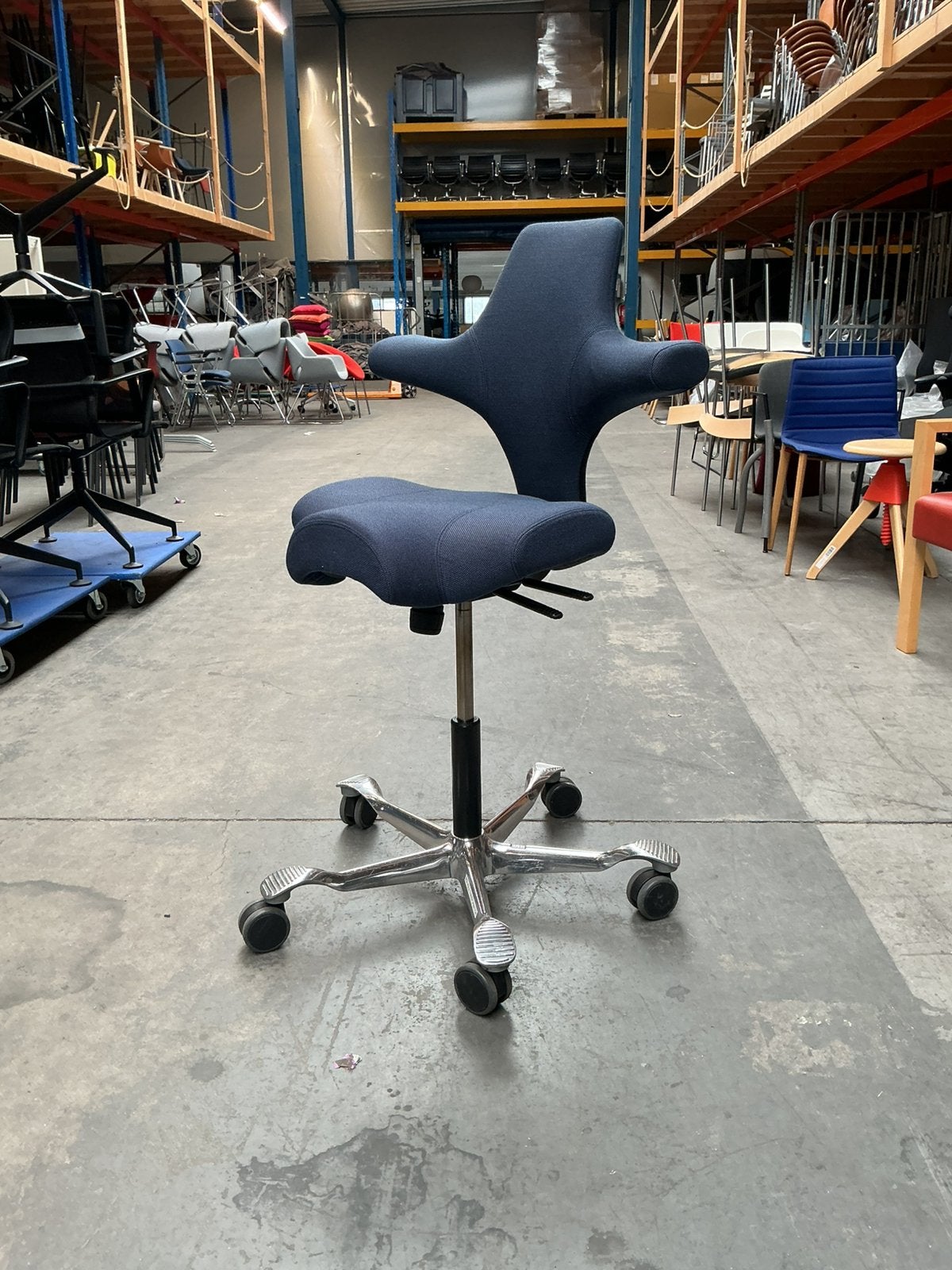 HAG Capisco 8106 Bureaustoel | Z H  54-71 cm | Donkerblauw, Huis en Inrichting, Bureaustoelen, Gebruikt, -, Blauw, -