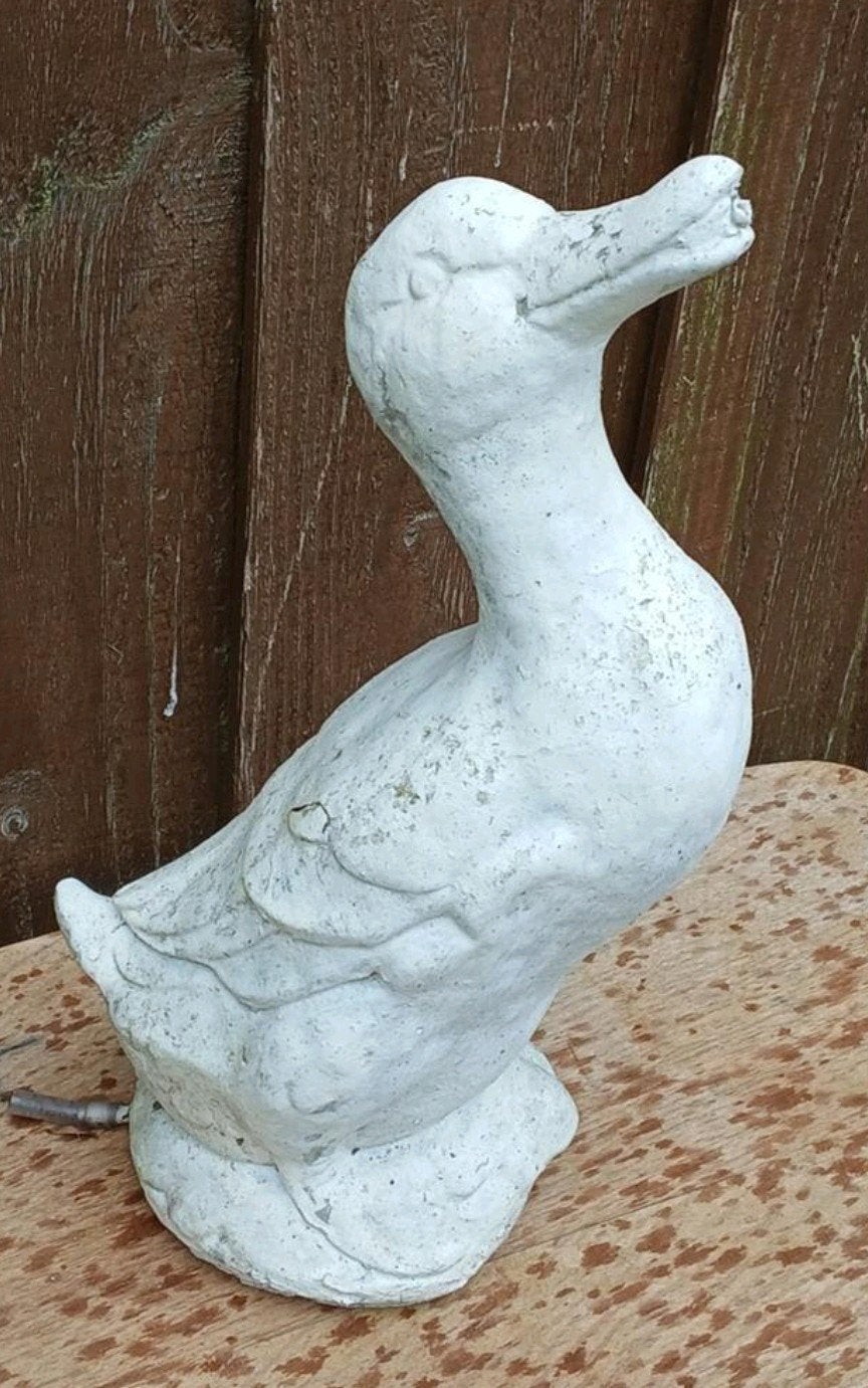 Betonnen eend tuinbeeld - waterornament, Ophalen of Verzenden, Gebruikt, Beton, Dierenbeeld