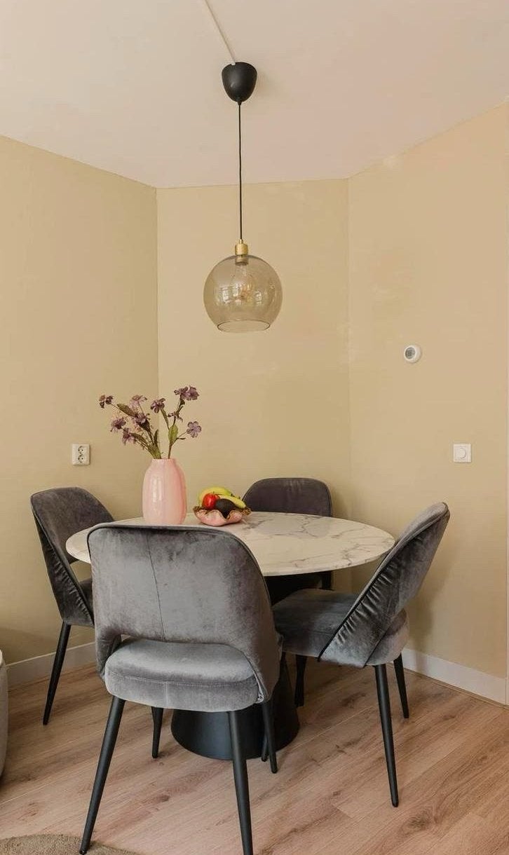 Moderne ronde eettafel met marmeren blad, Huis en Inrichting, Tafels | Eettafels, Ophalen, Overige materialen, Rond, Zo goed als nieuw