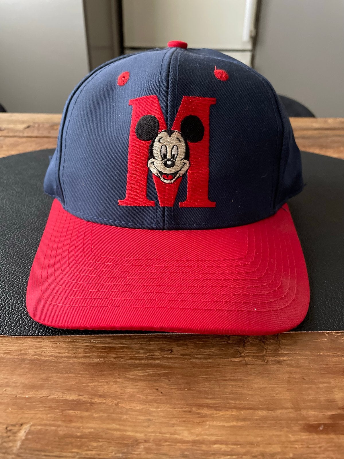 Collectors item Mickey Mouse pet '92 - Euro Disney, Ophalen of Verzenden, Mickey Mouse, Zo goed als nieuw, Kleding of Textiel
