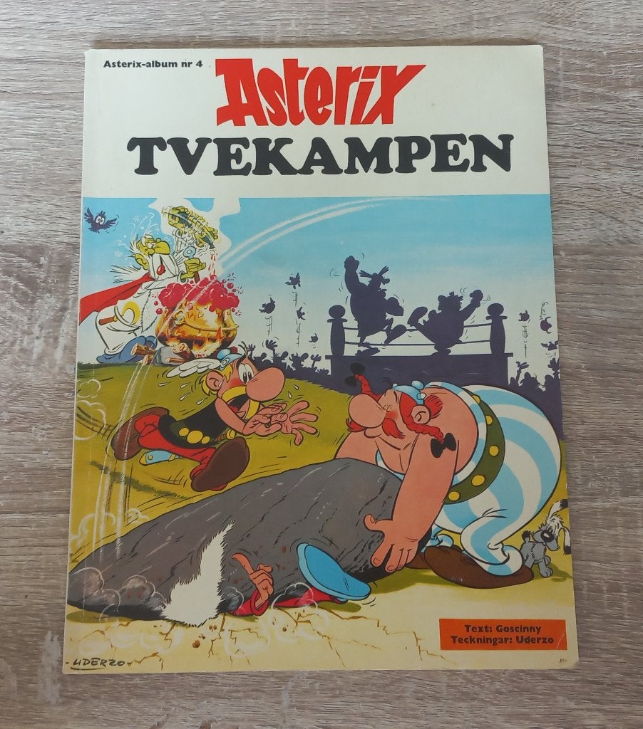 Asterix Tvekampen (strijd van stamhoofden, Zweeds 1e druk), Gelezen, Eén stripboek, Ophalen of Verzenden, Goscinny & Uderzo