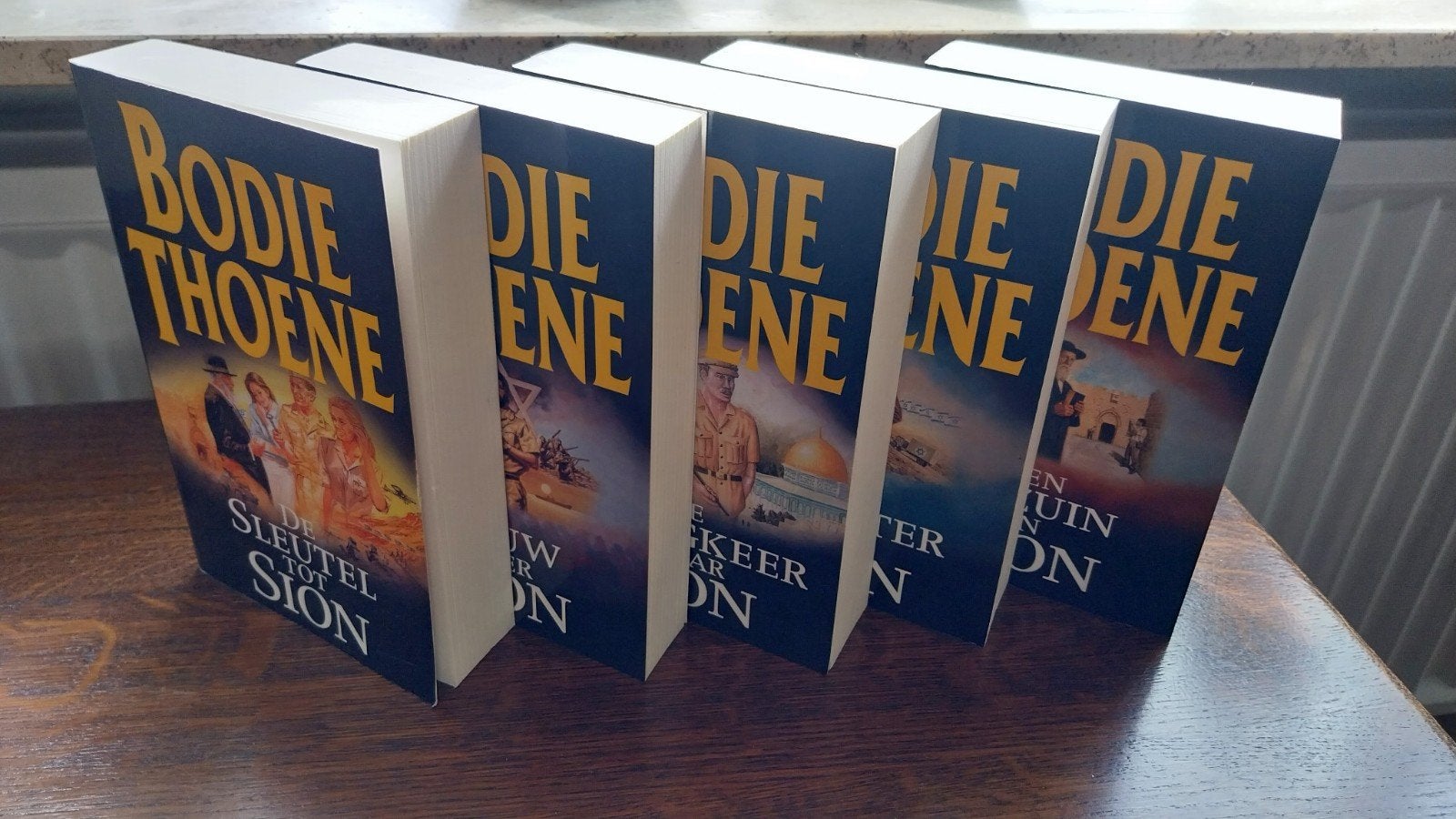 Bodie Thoene 5 delen, Boeken, Romans, Ophalen of Verzenden, Zo goed als nieuw