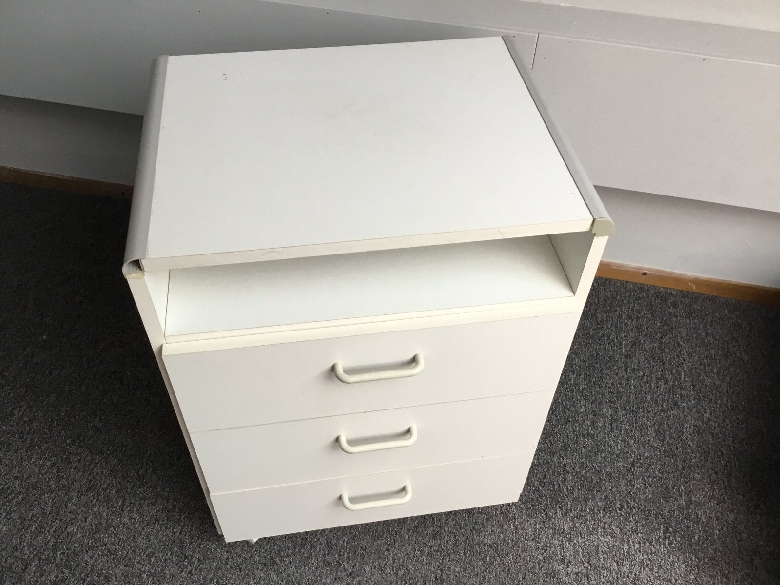 Wit ladeblok met 3 laden en open vak, Ophalen, Overige materialen, Minder dan 50 cm, Gebruikt