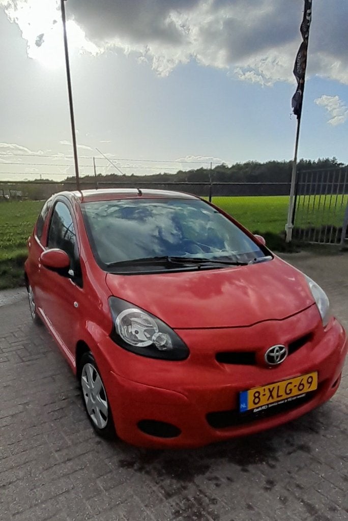 Toyota Aygo 1.0 12V Vvt-i 3DRS MMT 2010 Rood. 196000km, Auto's, Particulier, Te koop
