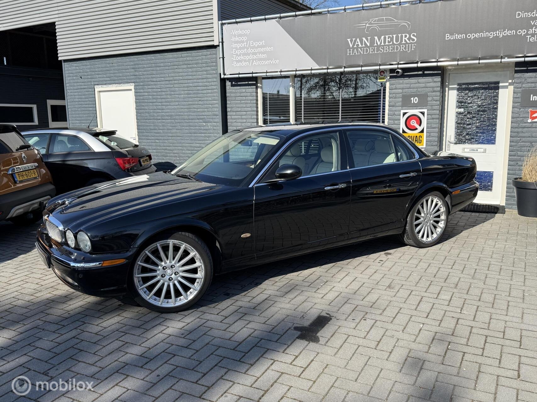 Jaguar XJ 2.7D V6, Leder, navigatie automaat, apk 06-2026, Auto's, Gebruikt, Beige, 197 €/maand, Zwart