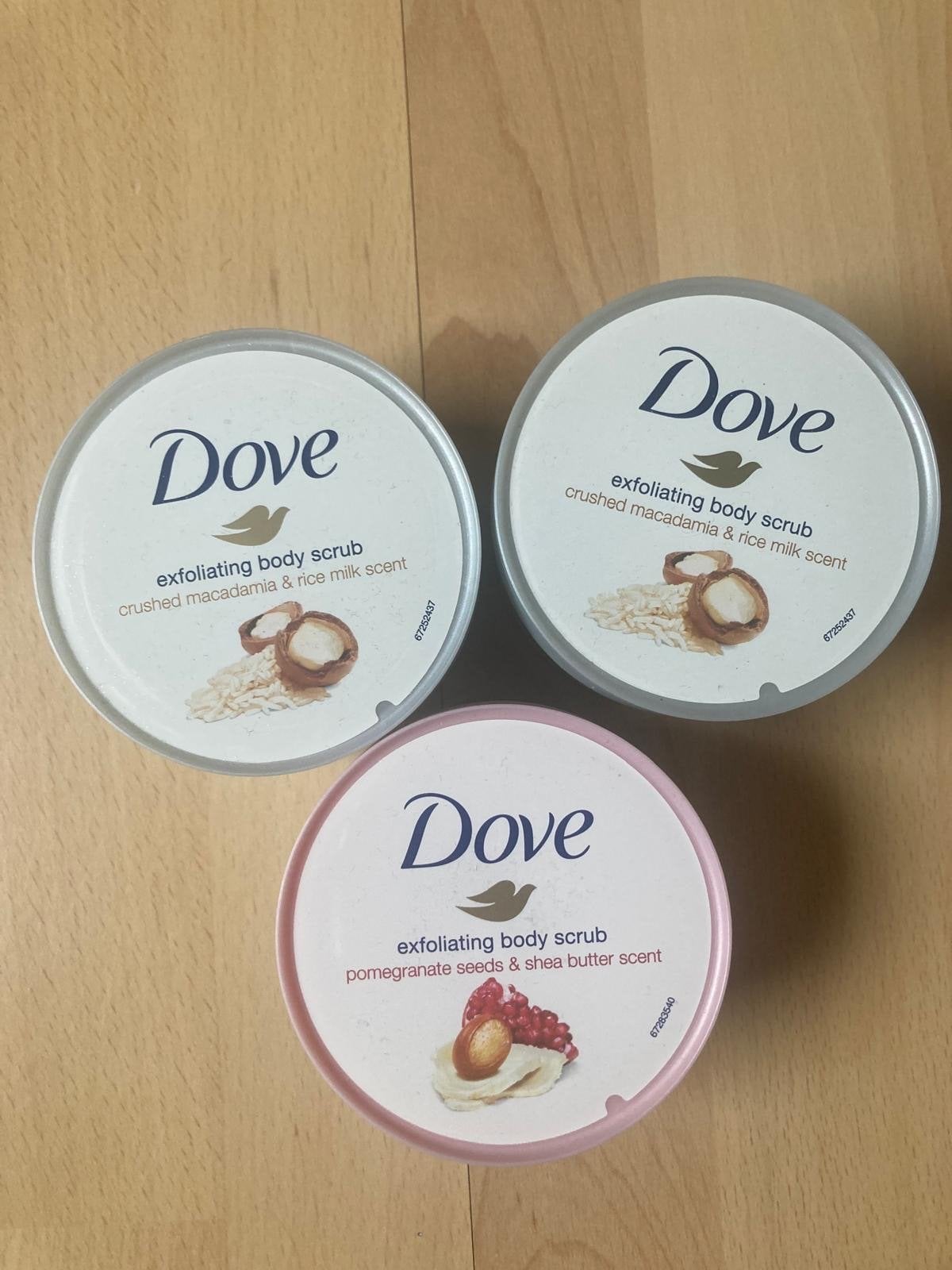 Dove Exfoliërende Body Scrub - Macadamia & Rijstmelk/Granaat, Ophalen of Verzenden, Nieuw, Overige typen