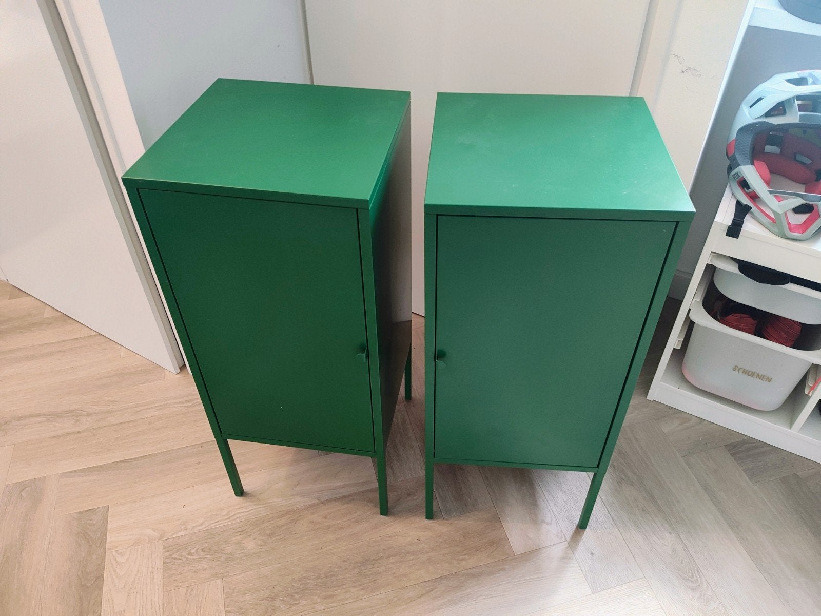 IKEA Lixhult Nachtkastjes 35x35x82 cm - Donkergroen, Ophalen, Minder dan 45 cm, Metaal of Aluminium, Zo goed als nieuw