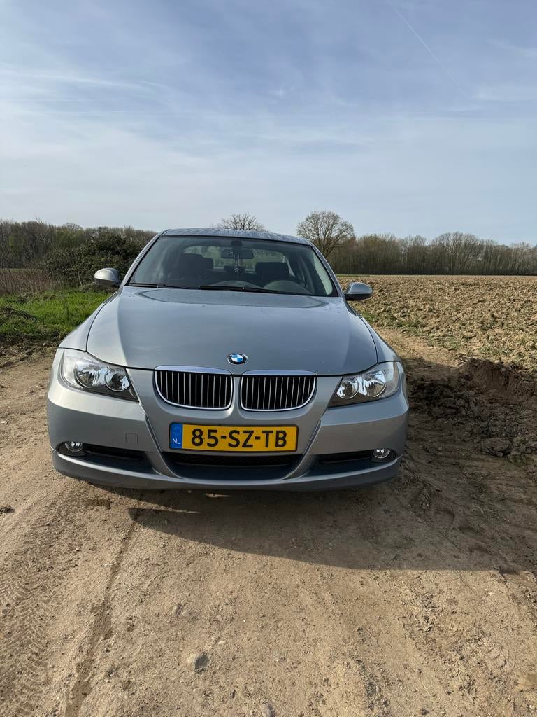 BMW 3-Serie 2.0 I 318 2006 Grijs nieuwe ketting, Auto's, Achterwielaandrijving, 4 cilinders, 129 pk, 75 €/maand