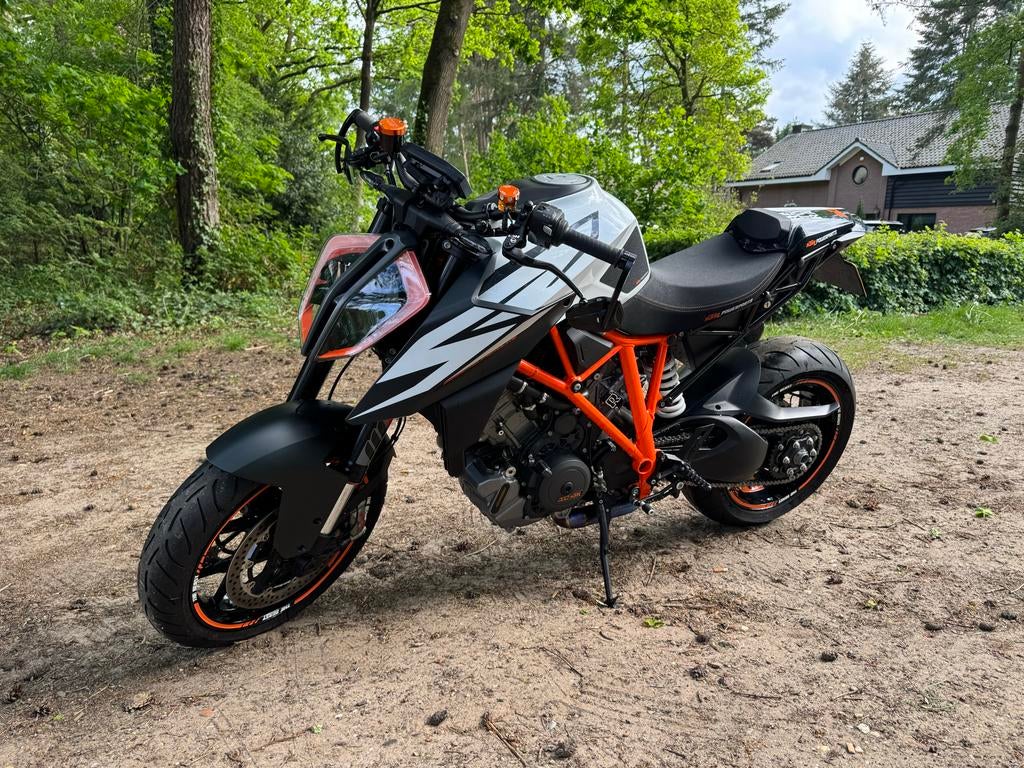 KTM Super Duke 1290 R 6100km! Veel opties en nieuwstaat!, Motoren, Motoren | KTM, 2 cilinders, Motorrijbewijs A, Gebruikt, Particulier