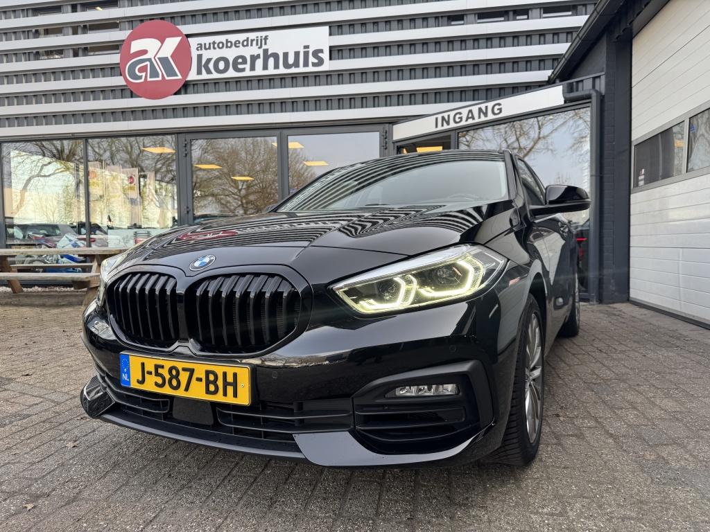 BMW 1-serie 118i Executive Ed. (bj 2020, automaat), Auto's, Gebruikt, Automatische klimaatregeling, Zwart, Origineel Nederlands