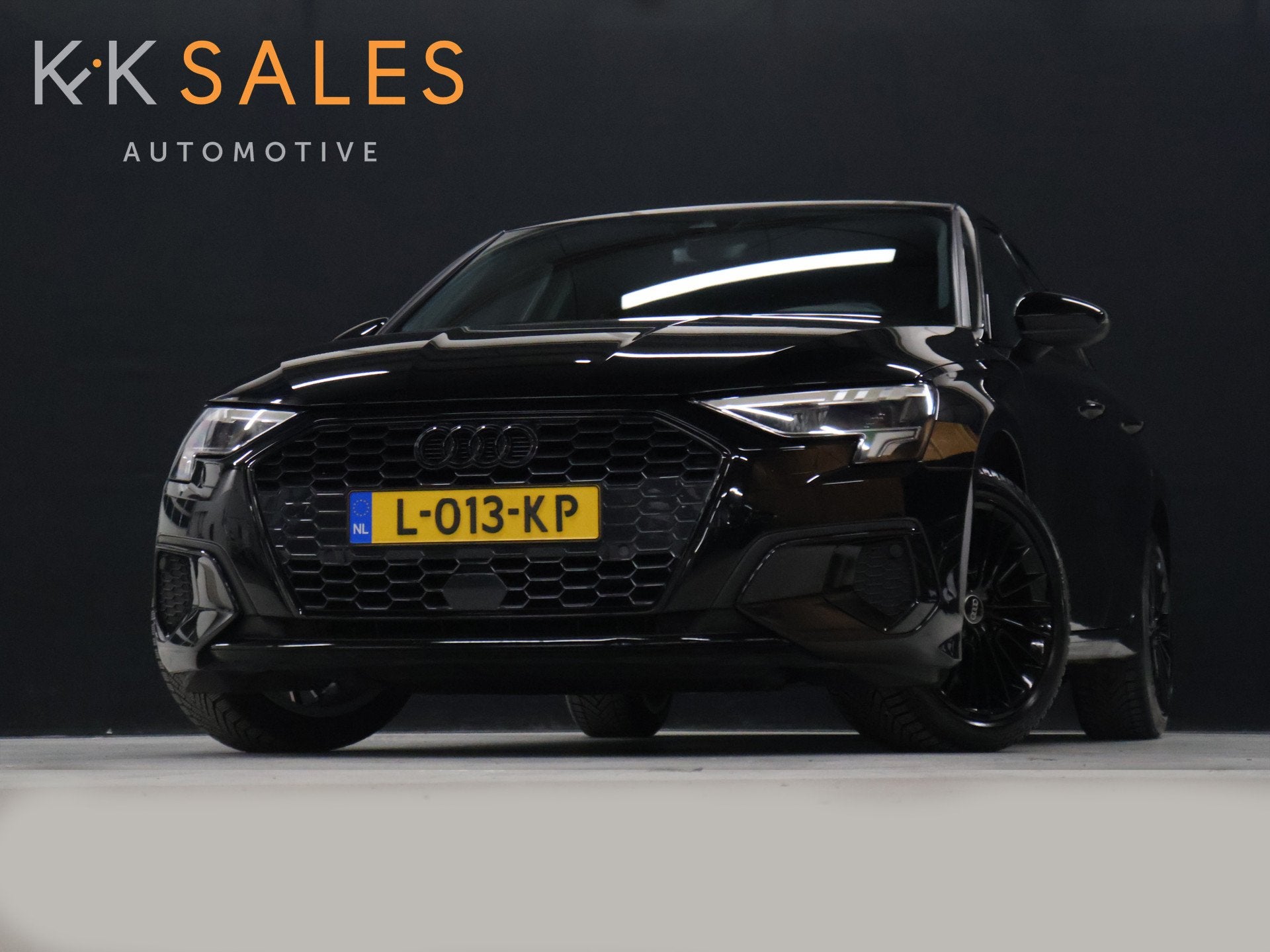 Audi A3 Limousine 30 TFSI Business edition [APPLE CARPLAY, V, Auto's, Audi, Dealer onderhouden, Gebruikt, Bedrijf, Grijs