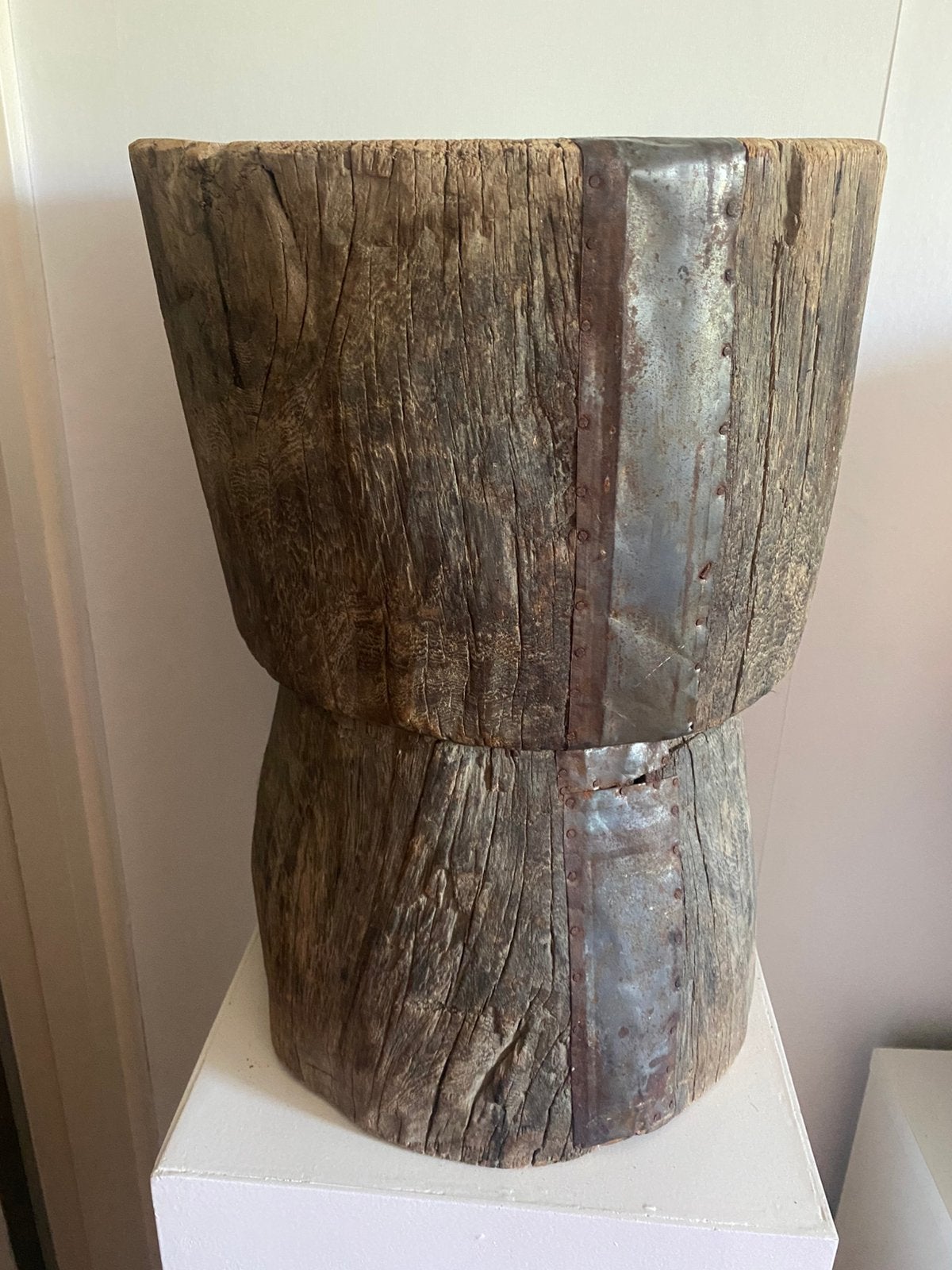 Vijzel , bijzettafel oud hout hoffz aura peeperkorn, Ophalen, Zo goed als nieuw