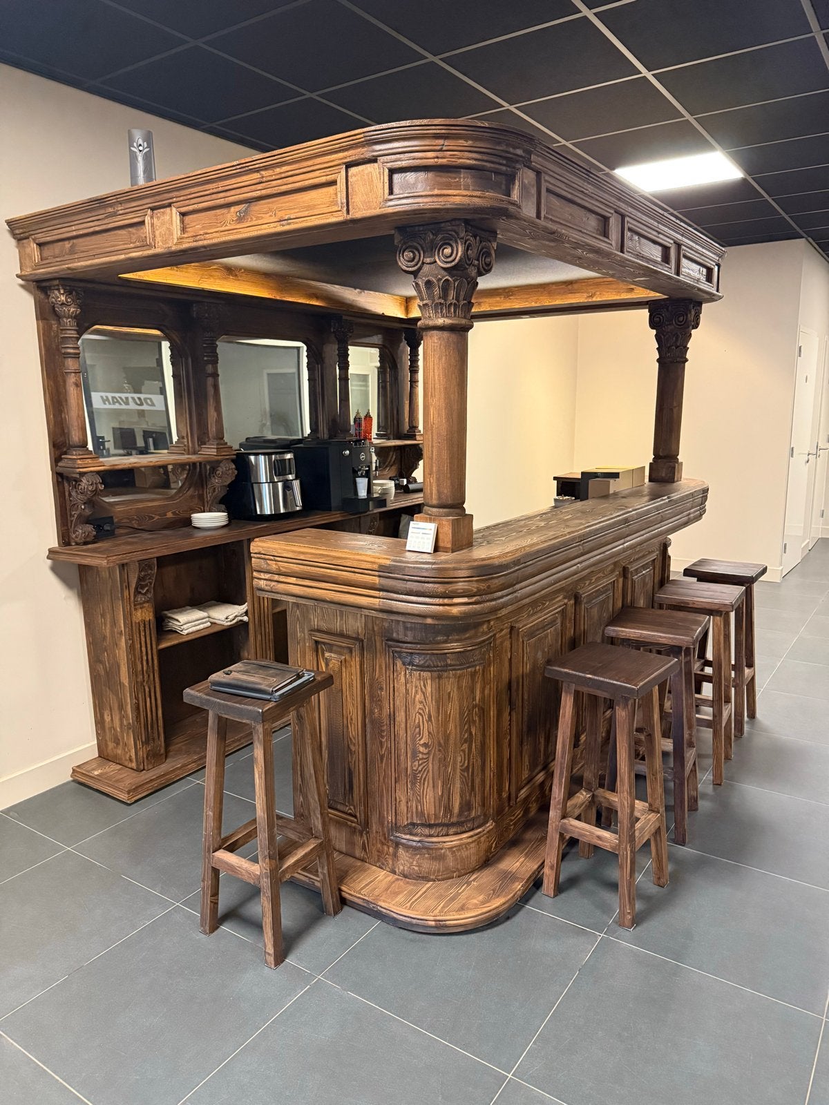 Complete engelse hemelbar met krukken, Ophalen, Gebruikt, Inclusief barstoelen
