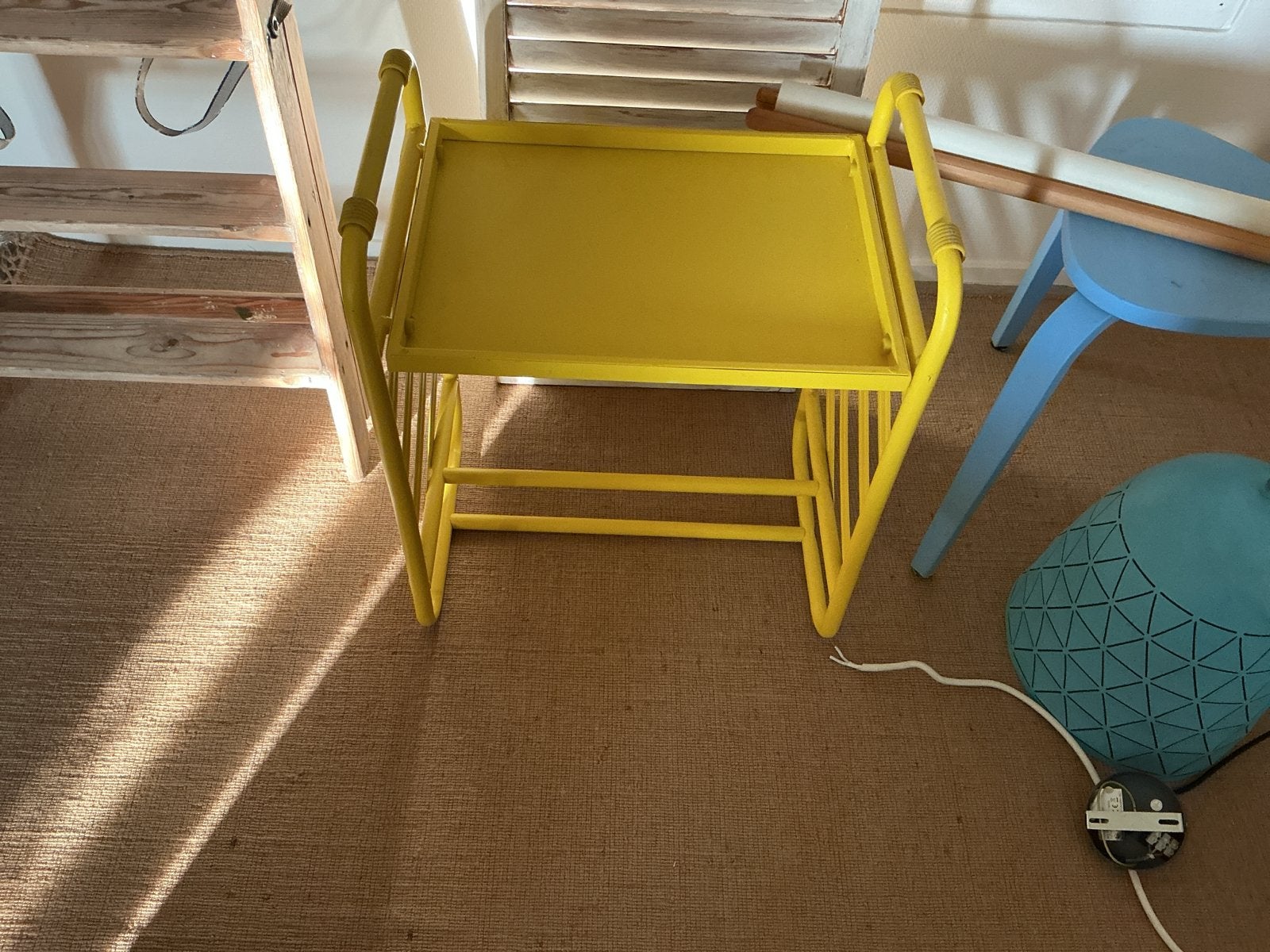 Geel metalen bijzettafeltje, Huis en Inrichting, Tafels | Bijzettafels, Ophalen, Minder dan 45 cm, Minder dan 55 cm, Gebruikt