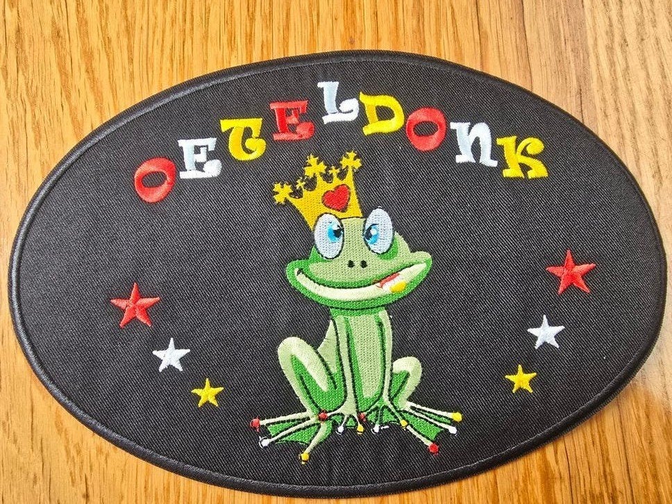 Oeteldonk kikker applicatie - Geborduurd embleem, Hobby en Vrije tijd, Ophalen of Verzenden, Gebruikt, Overige applicaties