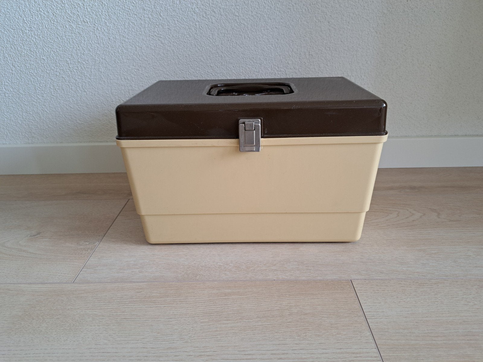 Vintage Naaidoos / Opbergdoos met Inzet - Bruin/Beige, Ophalen of Verzenden, Overige typen