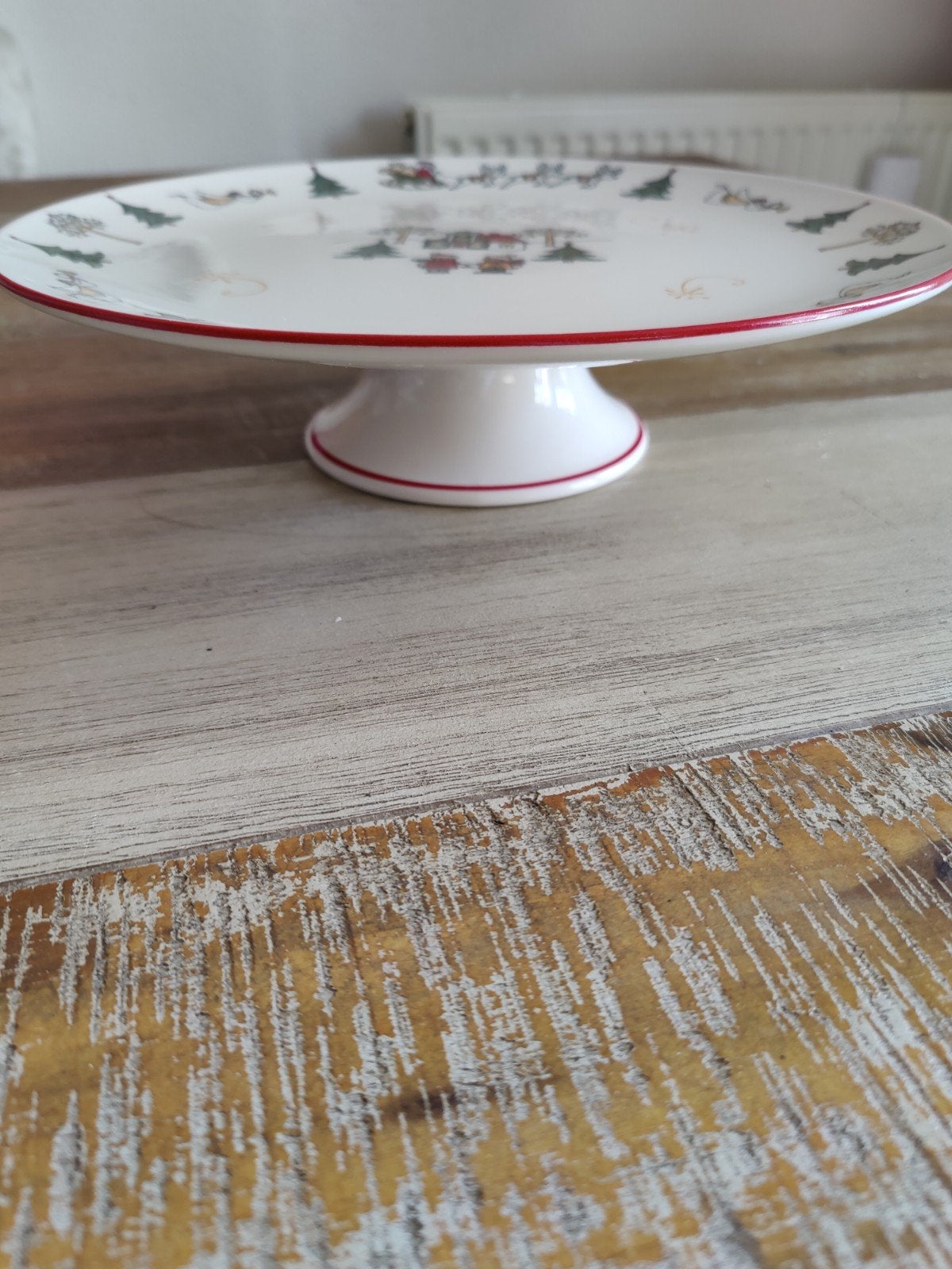 Wedgwood Windsor christmas taartschaal op voet, Ophalen of Verzenden, Zo goed als nieuw, Aardewerk, Wedgwood