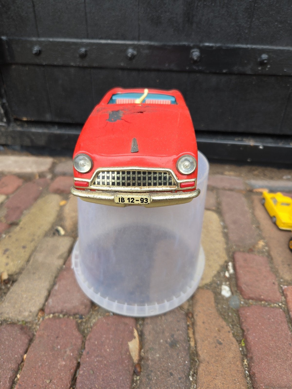 Vintage blikken speelgoedauto - Rode cabriolet, Ophalen, Gebruikt