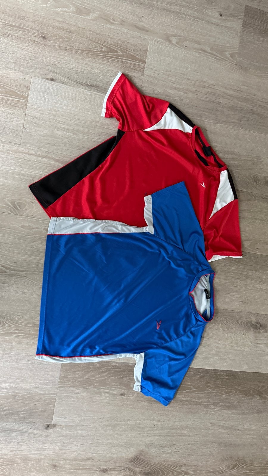 2 Jongens T-shirts voor Gym/Voetbal, Maat M, Nieuwstaat, Ophalen, Zo goed als nieuw, Maat 48/50 (M), Rood