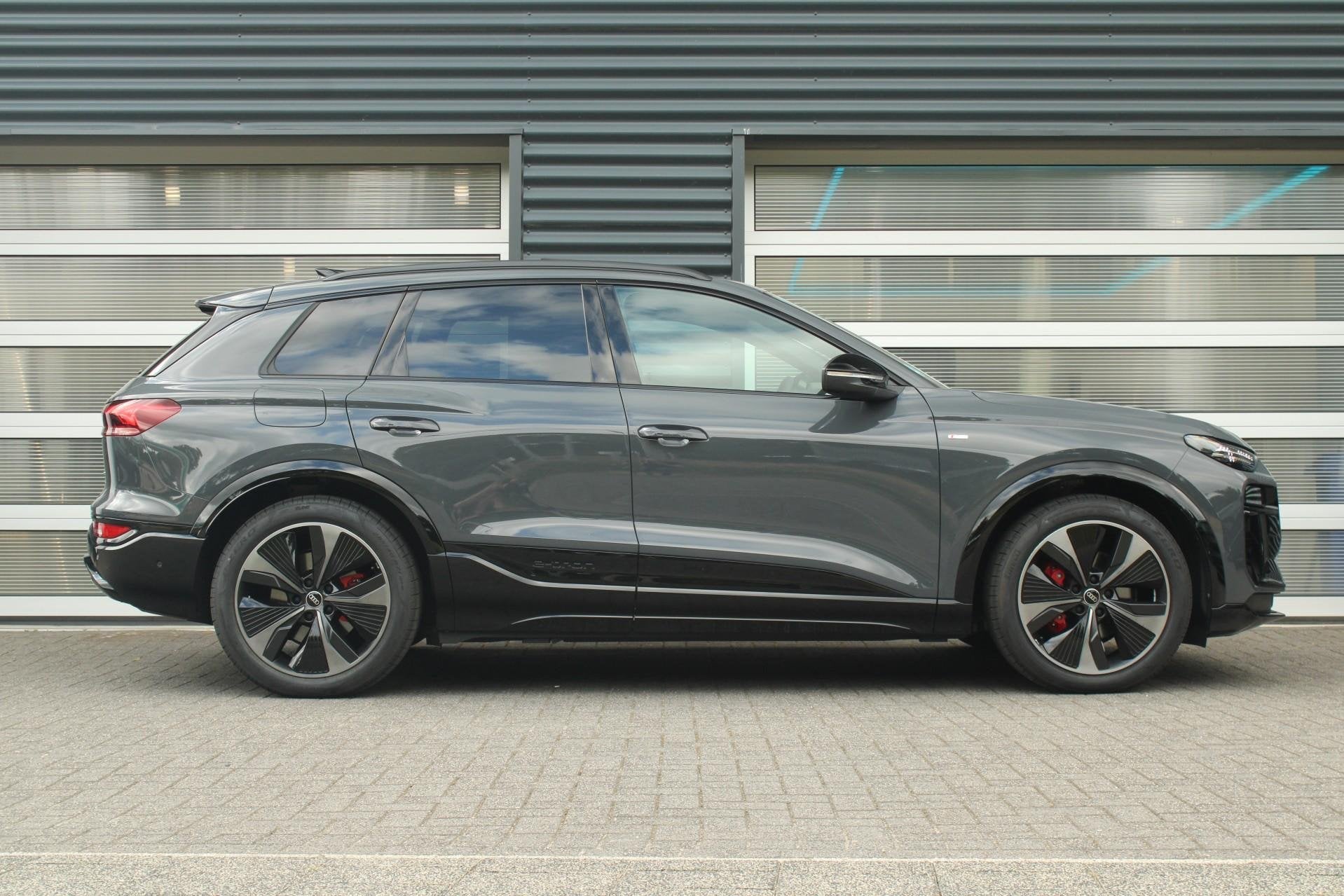 Audi Q6 e-tron 388pk quattro S edition 100kWh | Trekhaak | L, Auto's, Automaat, 12 maanden, Gebruikt, Leder
