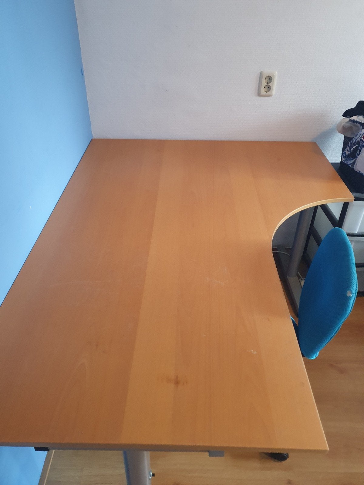 Hoekbureau met verstelbare poten - Hout en Metaal, Ophalen, Gebruikt, Hout, Hoekbureau