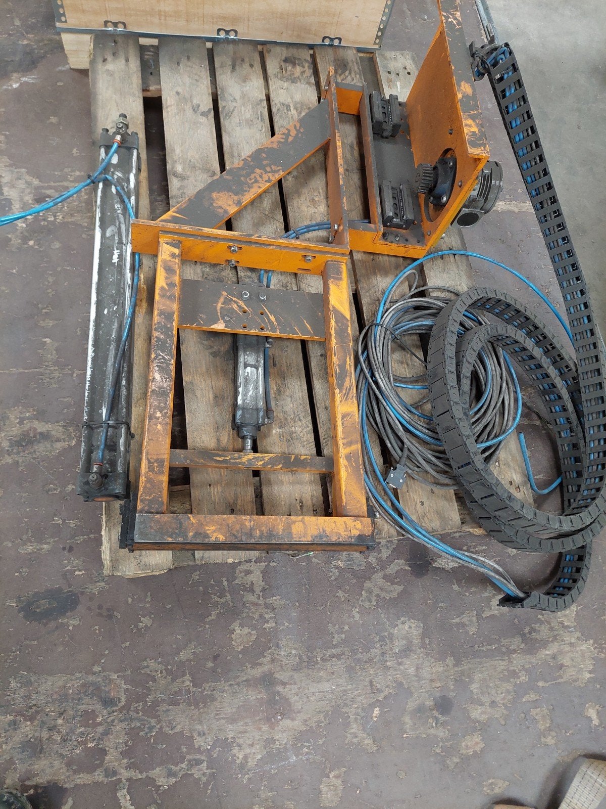 Te koop een elektrische geleiding !!, Ophalen, 1200 watt of meer, Lintzaag, 70 mm of meer