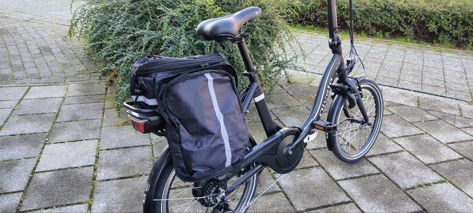 Foto 4 van prachtige zwarte electrische vouwfiets merk Qivelo Vogue