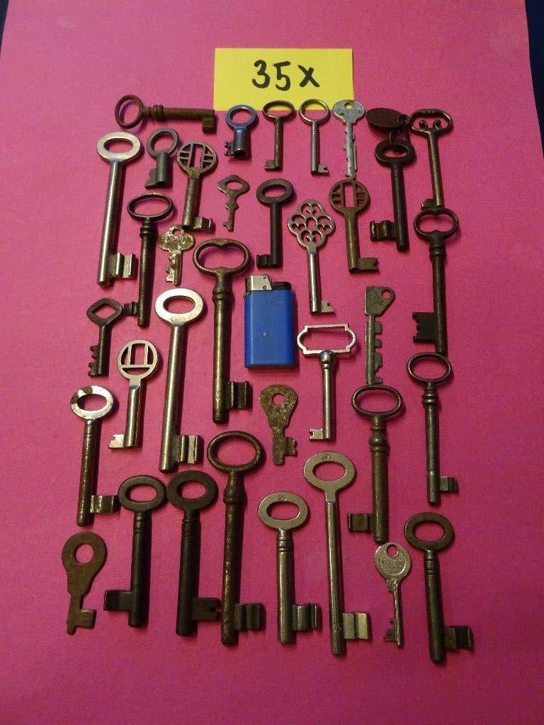35 OUDE ANTIEKE SLEUTELS SLEUTEL SOT SLOTEN DEUR KIST, Antiek en Kunst, Curiosa en Brocante, Ophalen of Verzenden