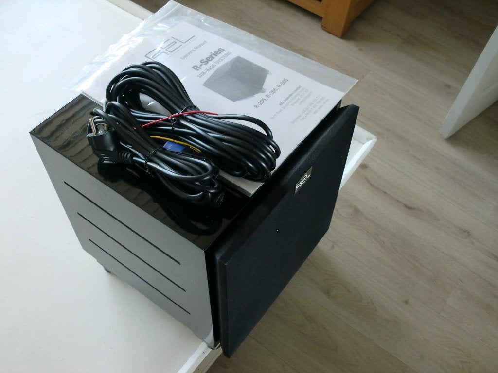 REL R205 zwart hoogglans onderhoud gehad + 1 jaar garantie.